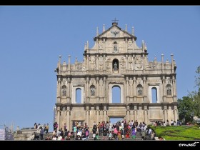 澳门大三巴牌坊和澳门旅游塔